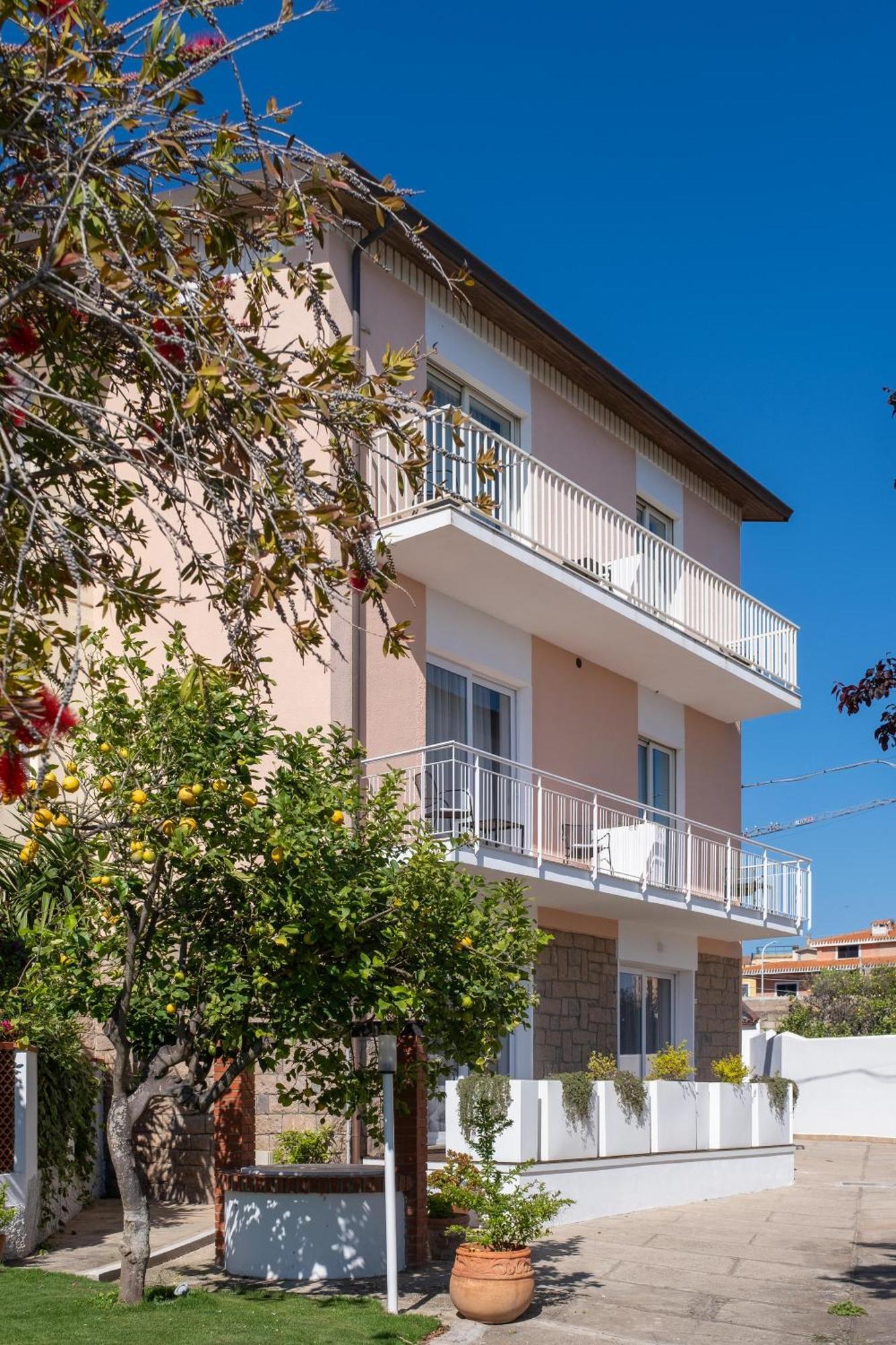 Nautika Suites Alghero Bagian luar foto